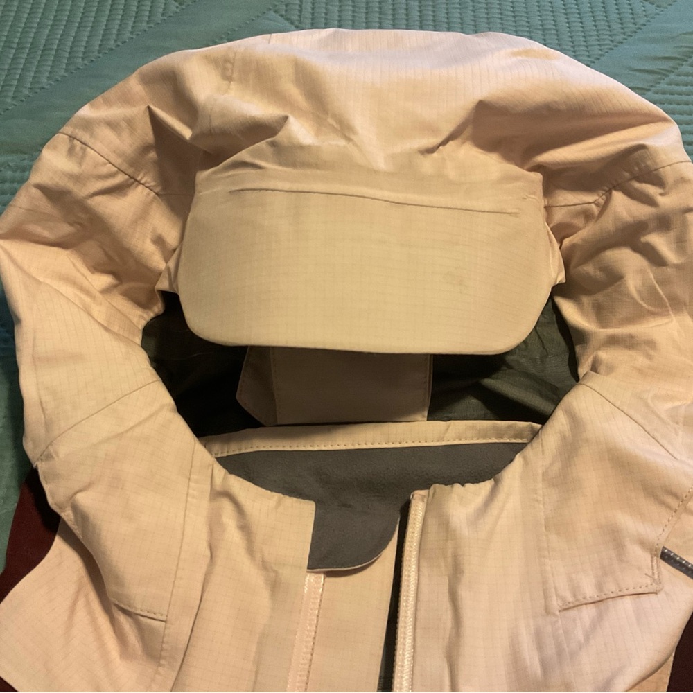 The North Face Women's Ski Jacket - Cream and Brown - Picture 10 of 16